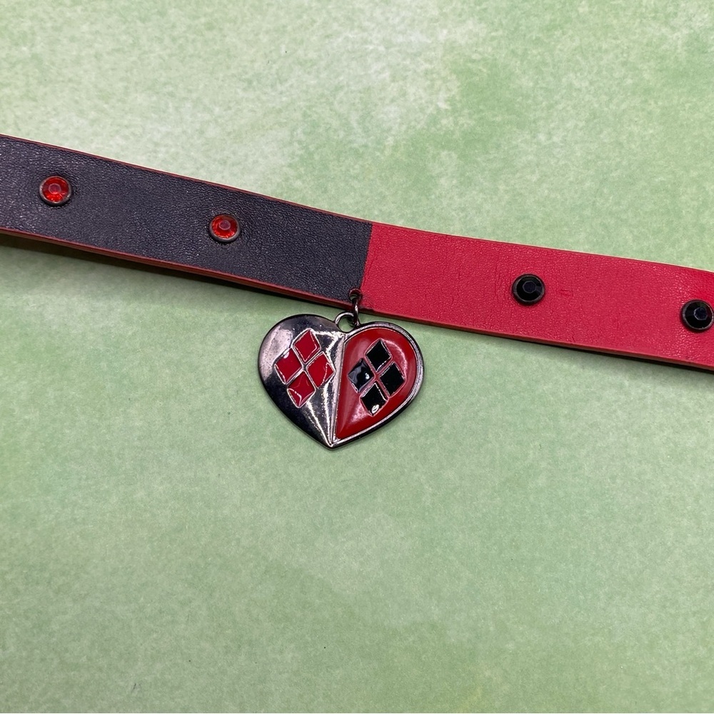 DC COMICS Harley Quinn Red & Black Leather Choker Necklace - Picture 2 of 8